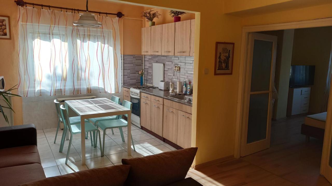 Centrum 2 Apartman Szolnok Eksteriør billede